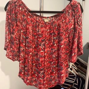 Crop style off the shoulder slit sleeve top